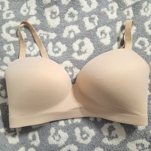 Soma Enbliss Wireless bra. Size 38 D Nude color